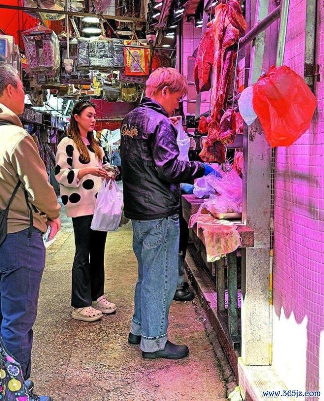31岁TVB女星当演员难以看护糊口,日常兼职打四份工,4天伙食仅花200元 节俭合手家成重生代典范